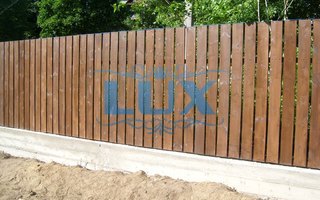 заборы из деревянного штакетника фото № 18